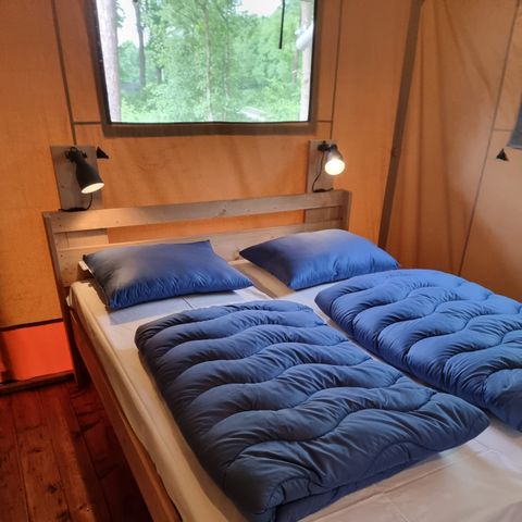 CANVAS AND WOOD TENT 4 people - including sanitary facilities