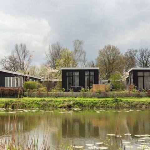 BUNGALOW 4 people - River Cabin with hot tub