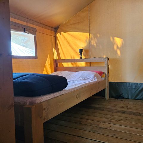 CANVAS AND WOOD TENT 6 people - including sanitary facilities