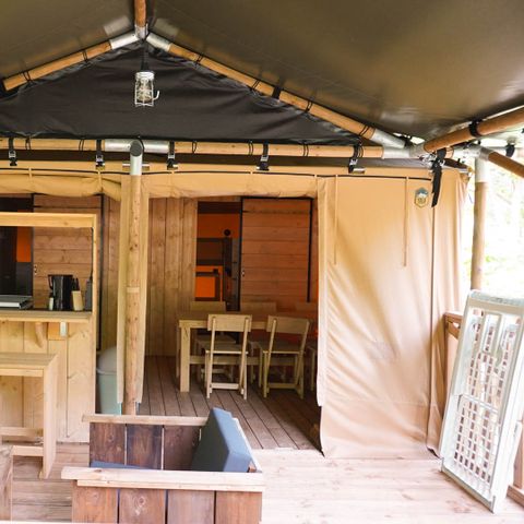 CANVAS AND WOOD TENT 6 people - incl. sanitary facilities 10